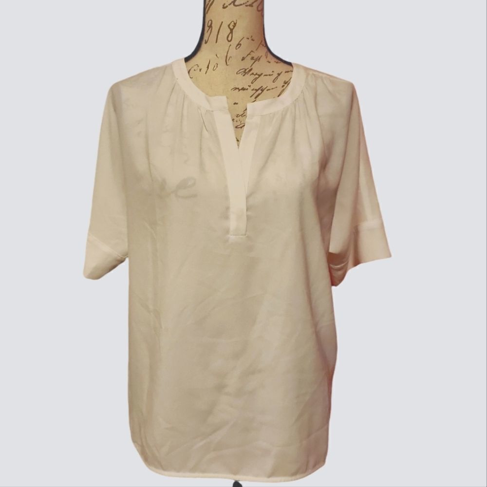 Nordstrom Ladies Size Medium Ivory Cloud Flowy Split Neck Short Sleeve Blouse